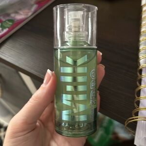 Milk hydro grip primer